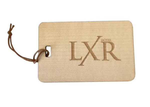 Etiquette de bagage en bois personnalisé