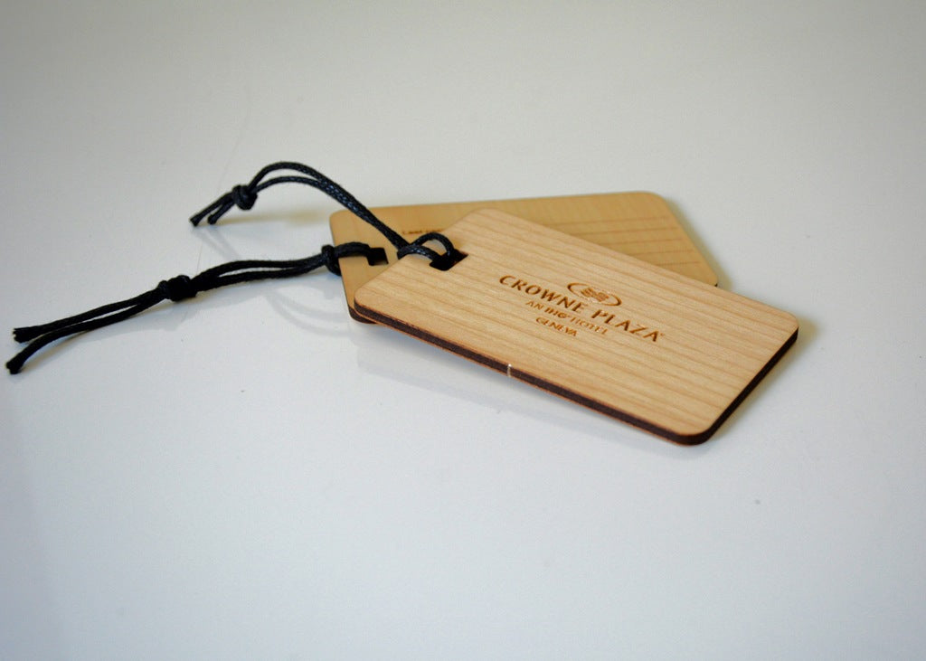Etiquette de bagage en bois personnalisé
