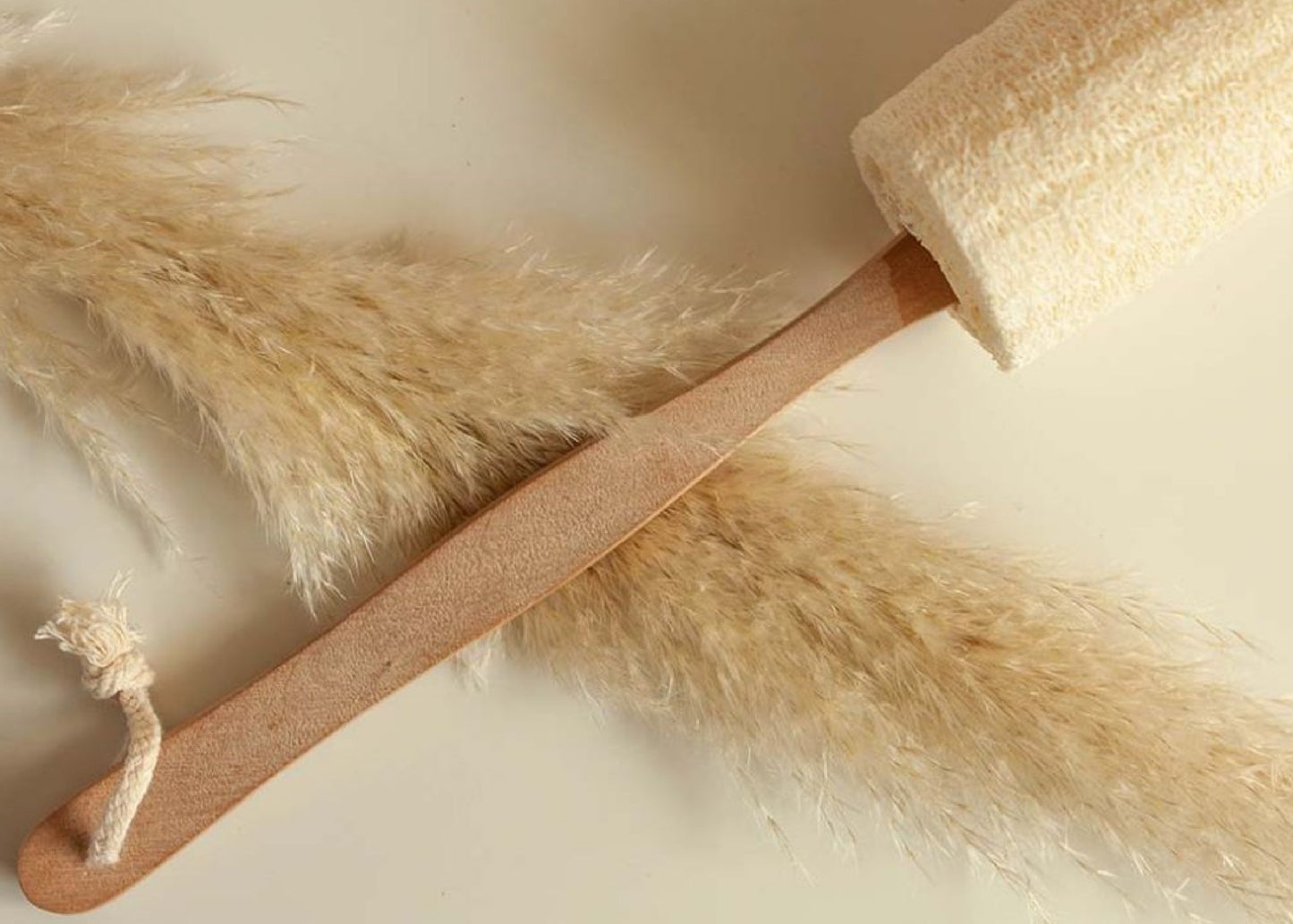 Eponge exfoliante à manche personnalisé