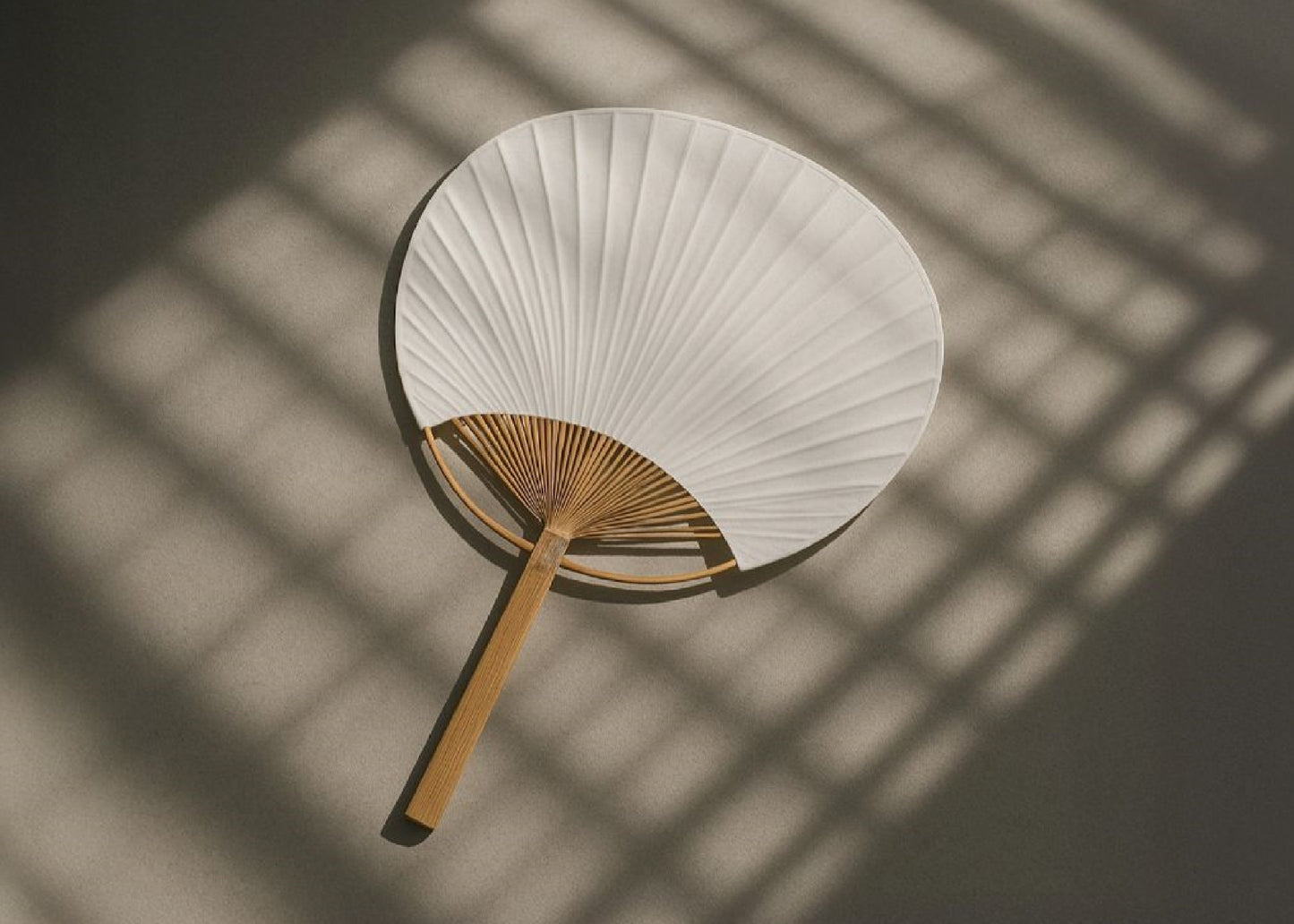 Éventail en bambou et papier personnalisé