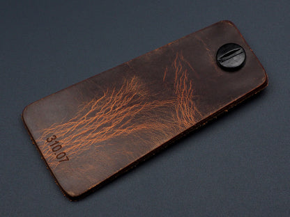 Support en bois et cuir personnalisé