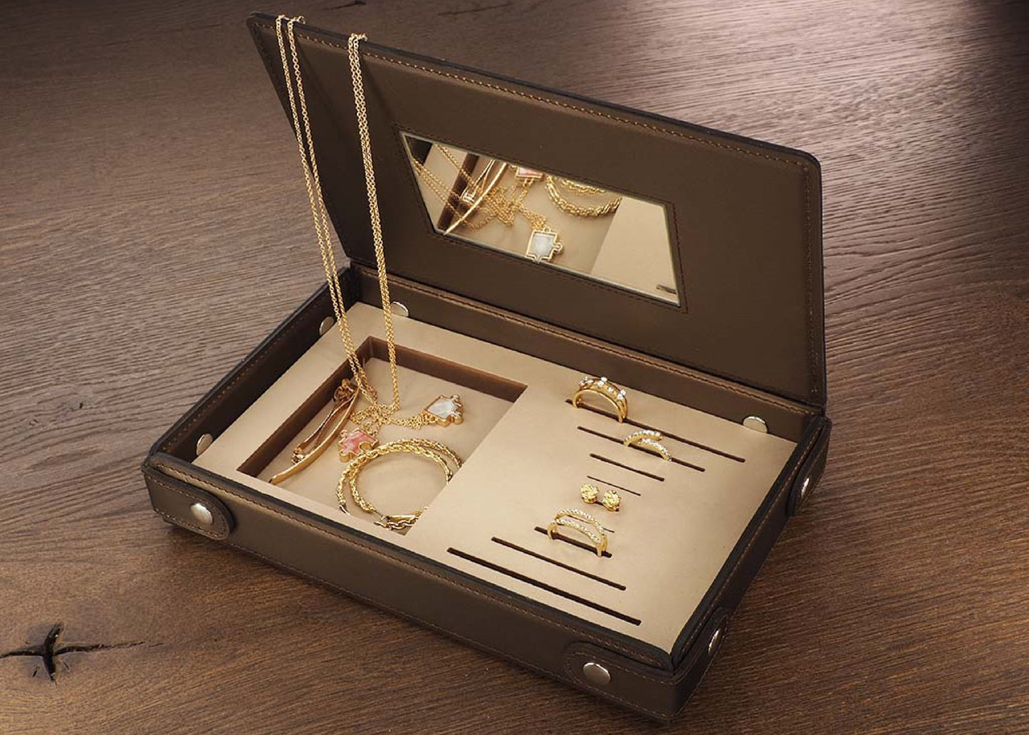 Boîte à bijoux en cuir recyclé PJ674094
