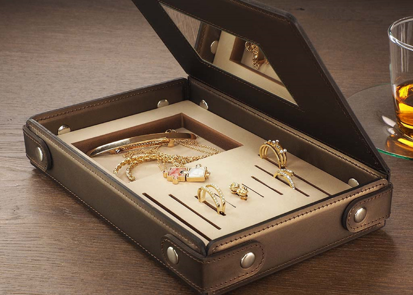 Boîte à bijoux en cuir recyclé PJ674094