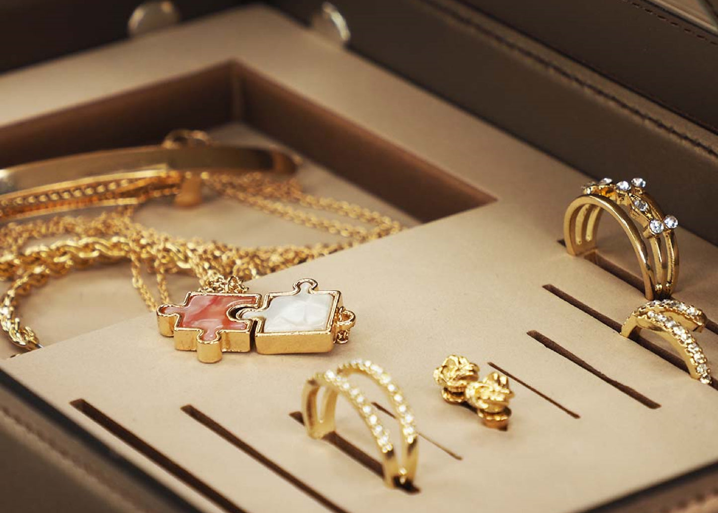 Boîte à bijoux en cuir recyclé PJ674094