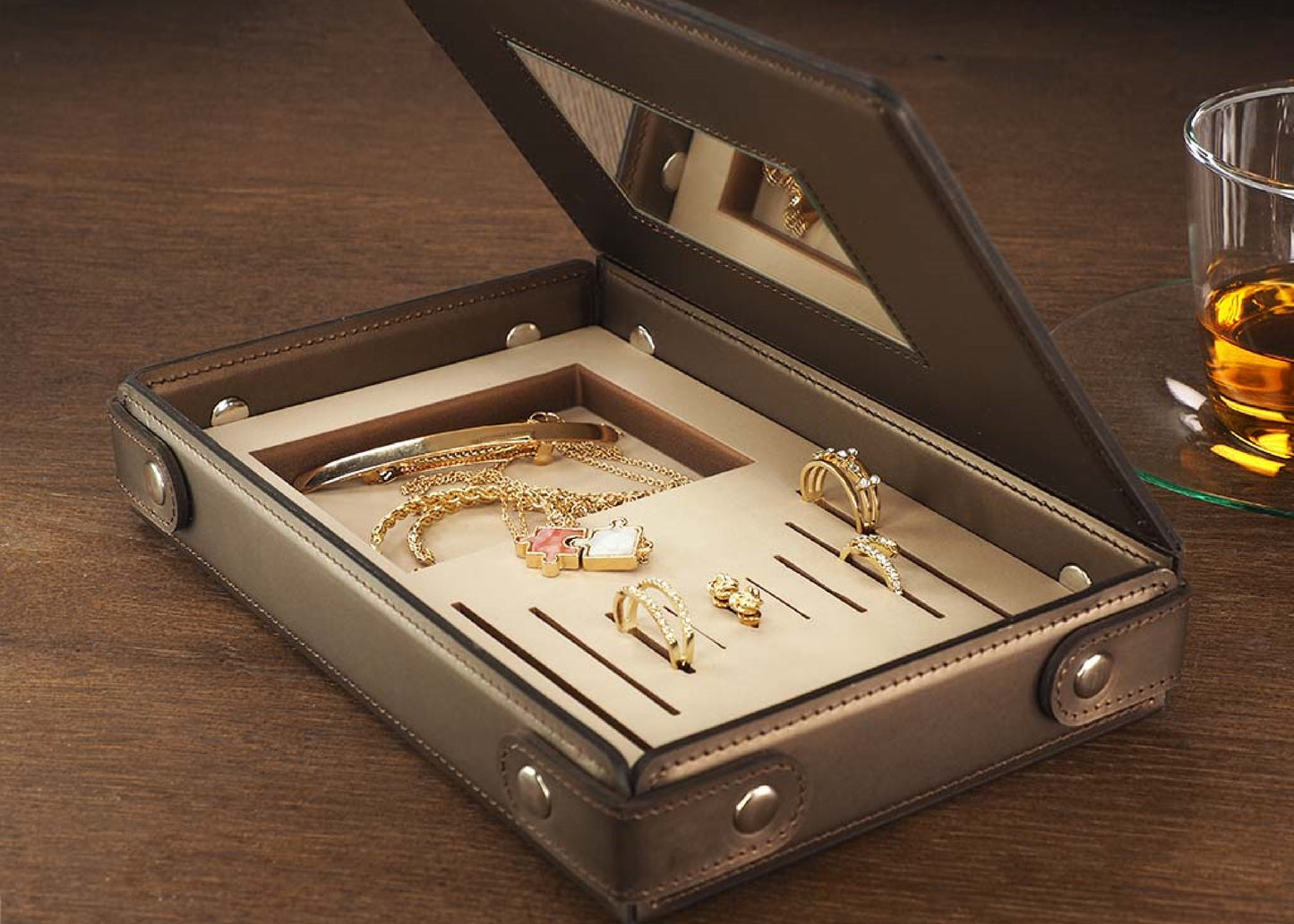 Boîte à bijoux en cuir recyclé PJ674094