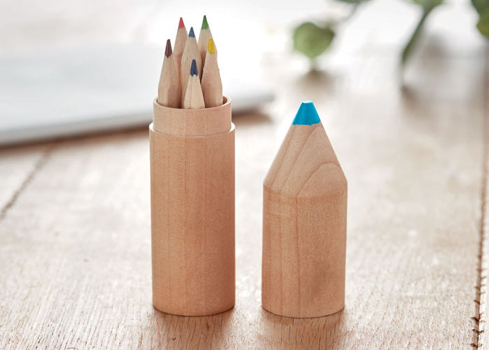 Tube en bois, en forme de crayon contenant 6 crayons de couleur