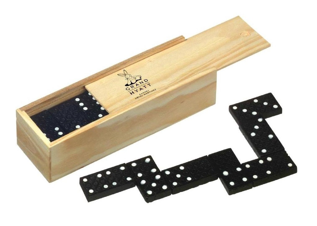 Domino dans un coffret en bois personnalisé