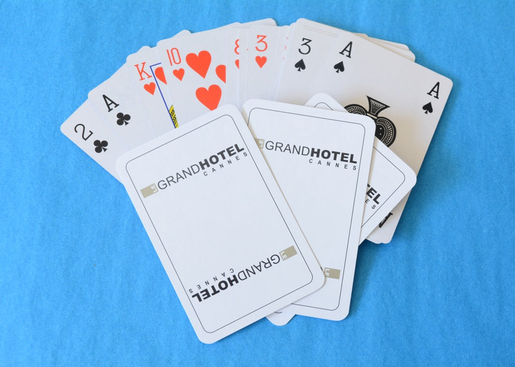 Jeux de Cartes personnalisés sur les cartes et la boite